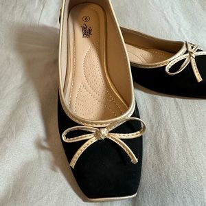 Black Ballet Flats